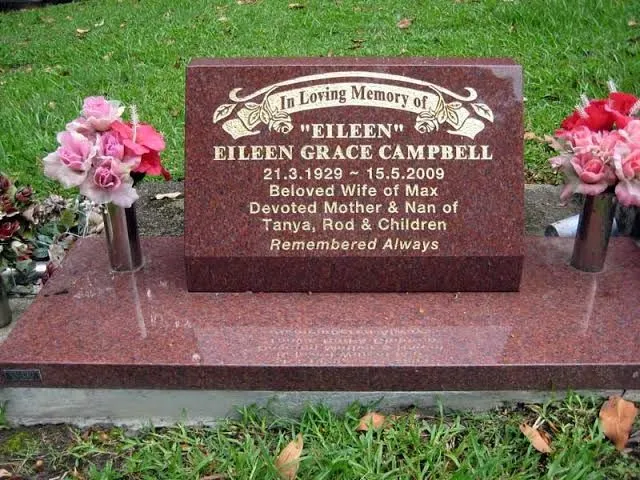 Imperial red granite desk memorial on a double base with vases